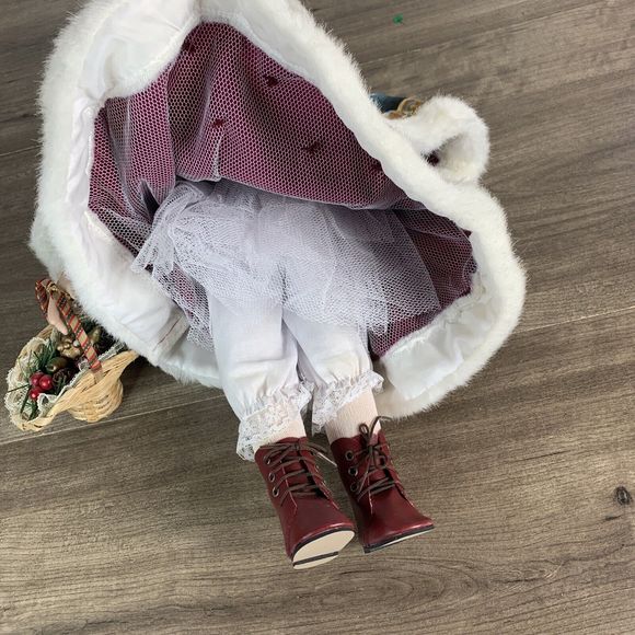 Vanessa Porcelain Doll Snow Series 1998 by Vanessa Ricarli Special Edition Doll - Picture 7 of 8